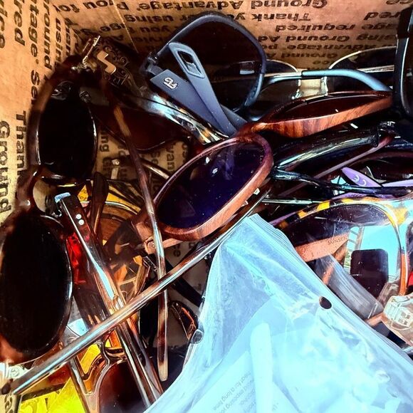 SUNGLASSES Lot Fifty (50) Pairs Name Brand Sunglasses Suncloud Foster Grant Sojo